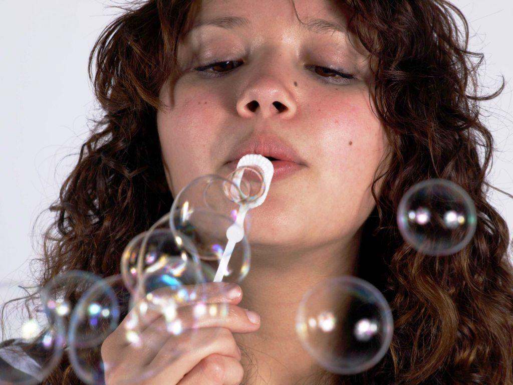 WAMStudents/Web/2011/jpLilyBubblesW.jpg